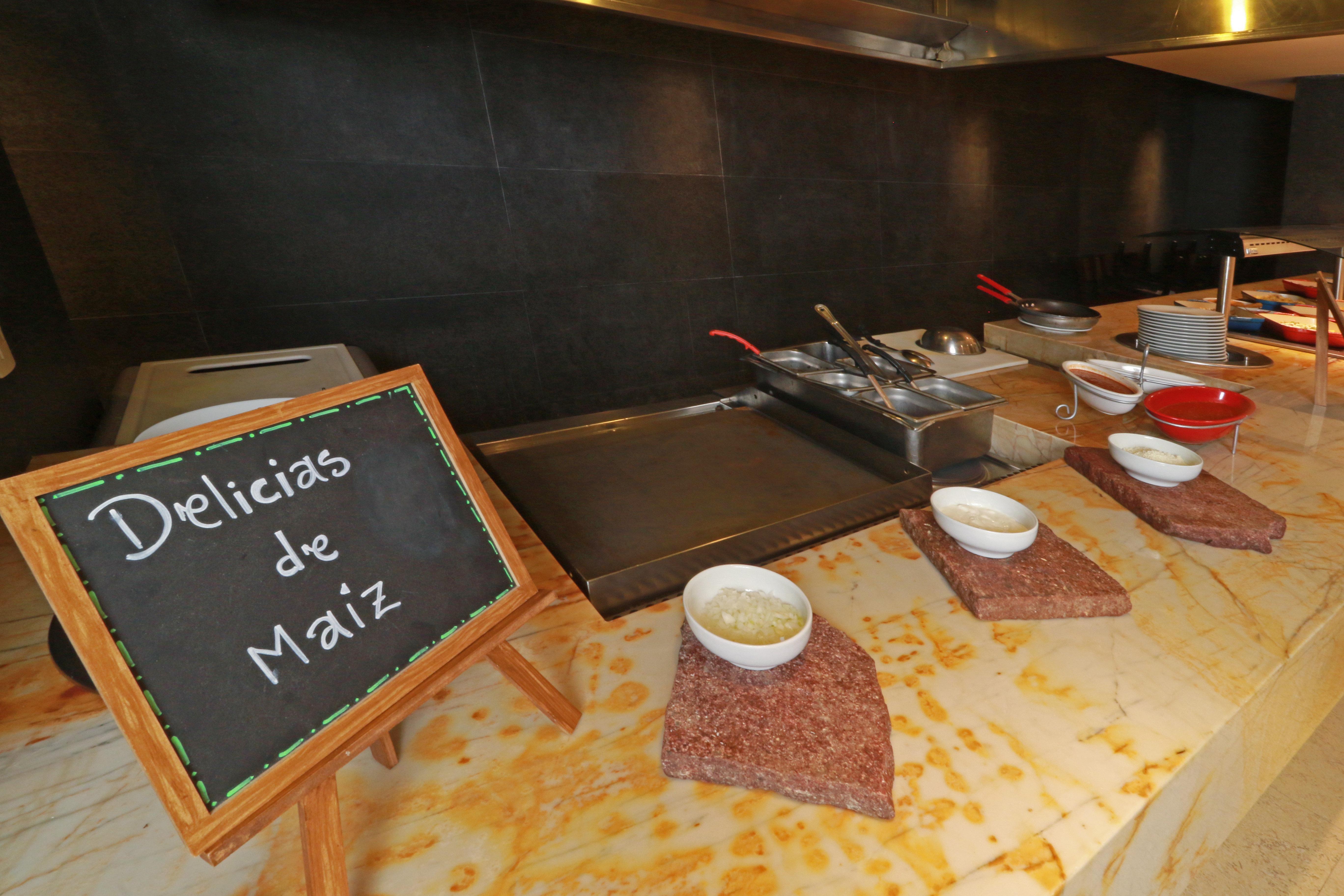 לאון Holiday Inn & Suites Plaza Mayor By Ihg מראה חיצוני תמונה