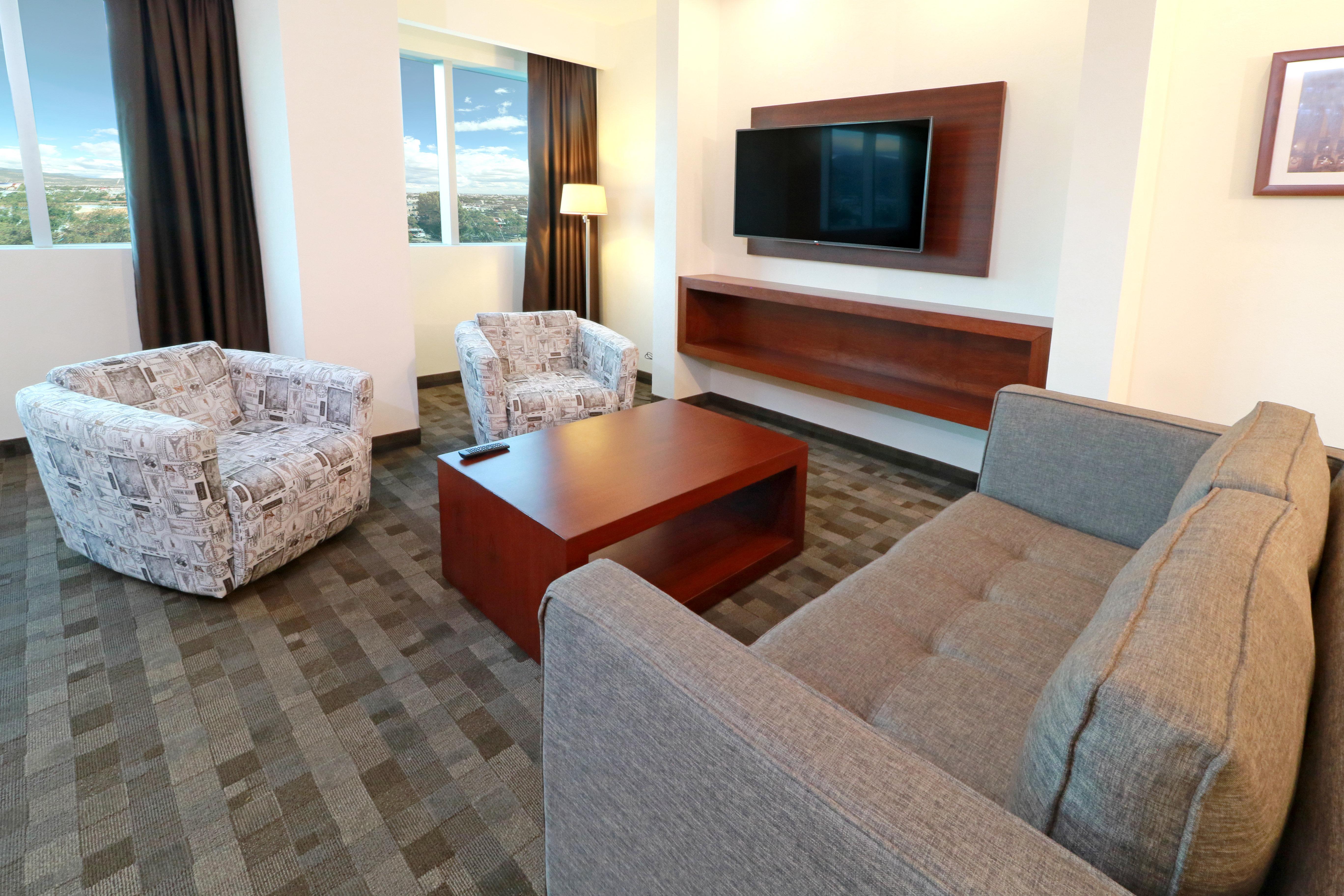 לאון Holiday Inn & Suites Plaza Mayor By Ihg מראה חיצוני תמונה