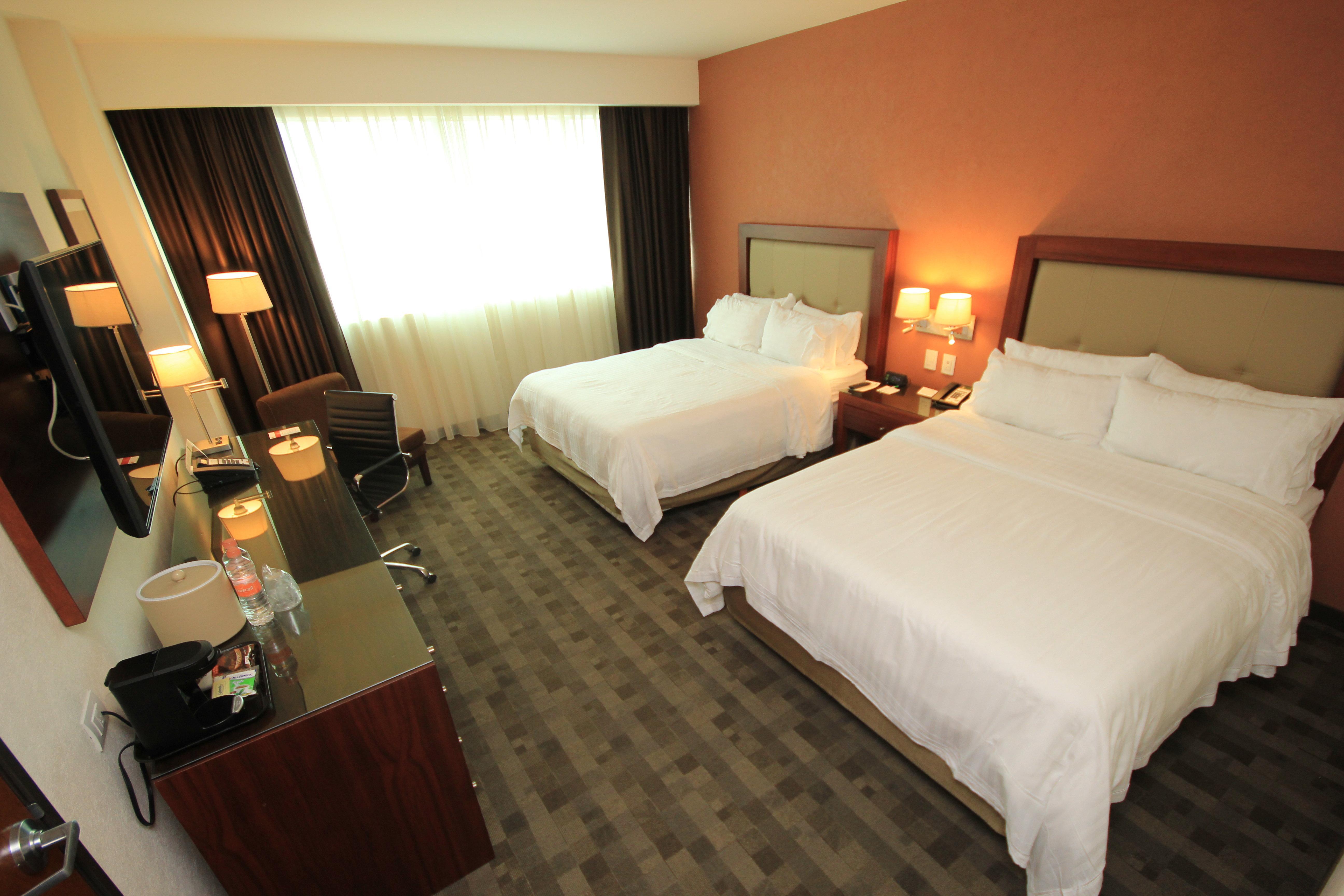 לאון Holiday Inn & Suites Plaza Mayor By Ihg מראה חיצוני תמונה
