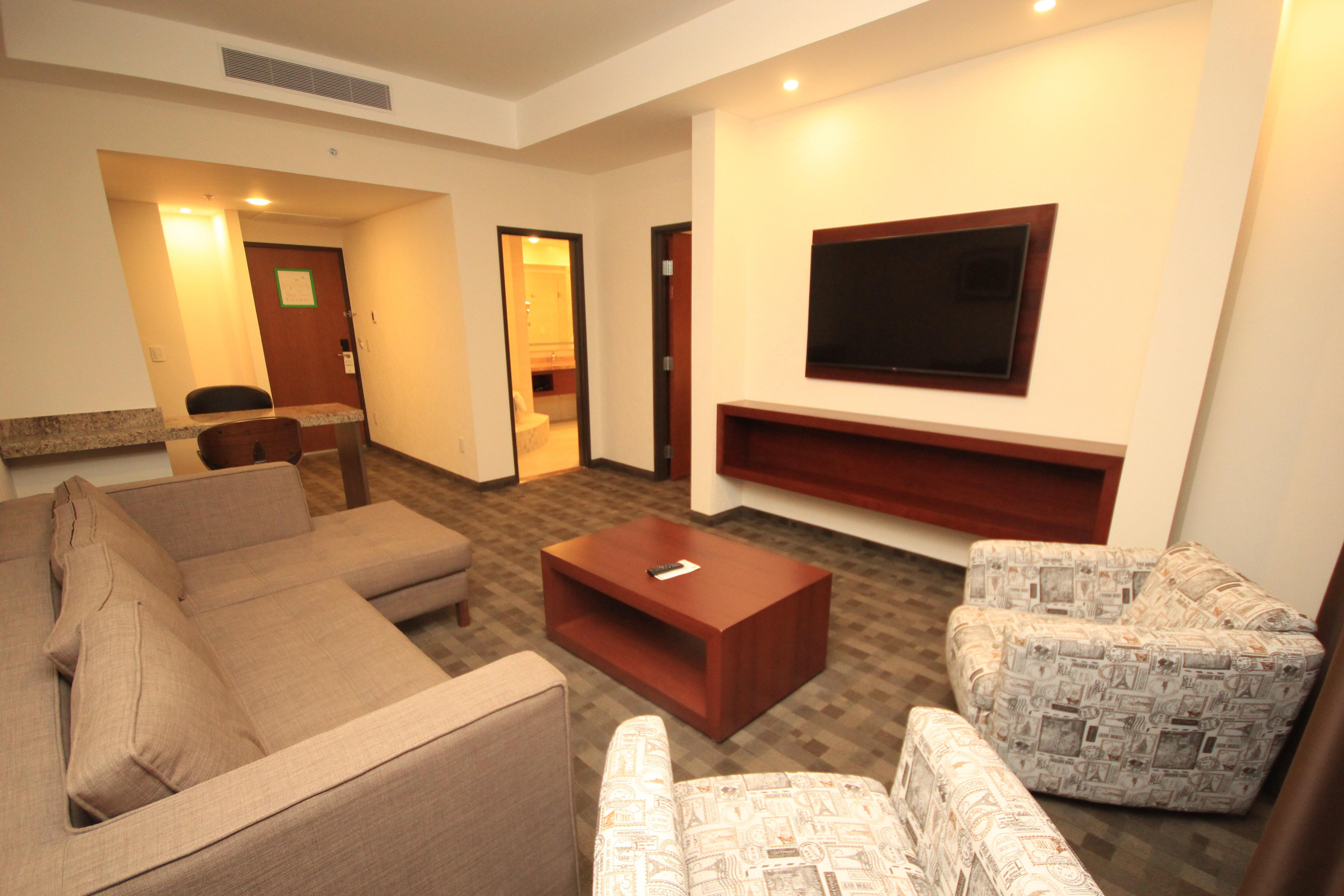 לאון Holiday Inn & Suites Plaza Mayor By Ihg מראה חיצוני תמונה